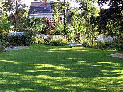 Gartenneugestaltung: Rasen, Staudenbeete, Sitzplatz, Sandkasten, Kruterbeet